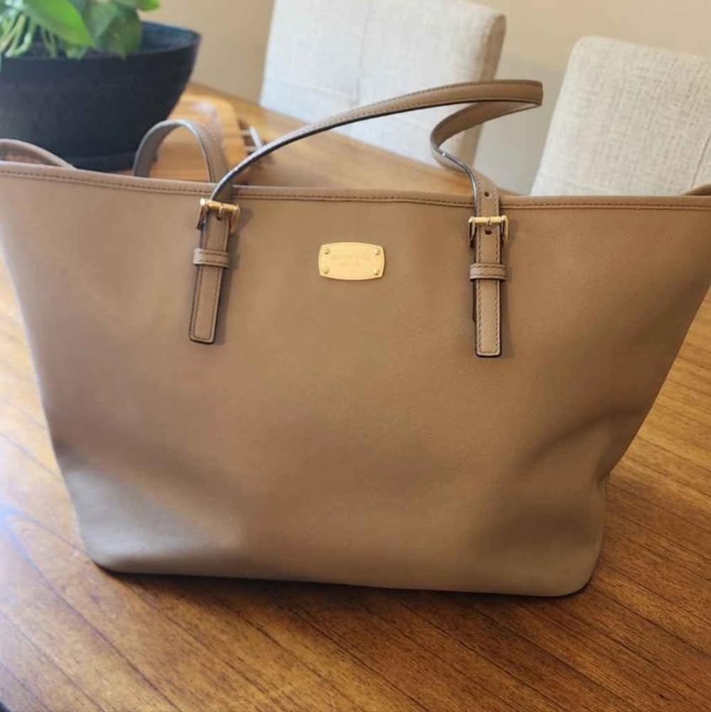 See Description! Michael Kors LG Tan Leather Tote Bag